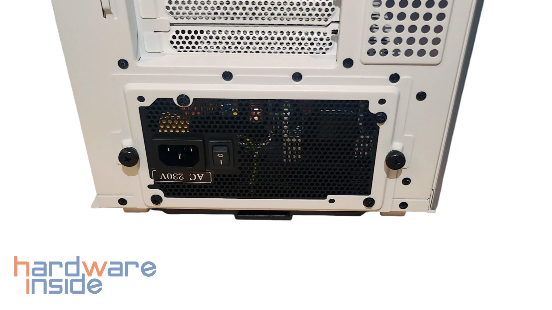 sharkoon-rbel-c50-rgb-netzteilmontage (2).jpg