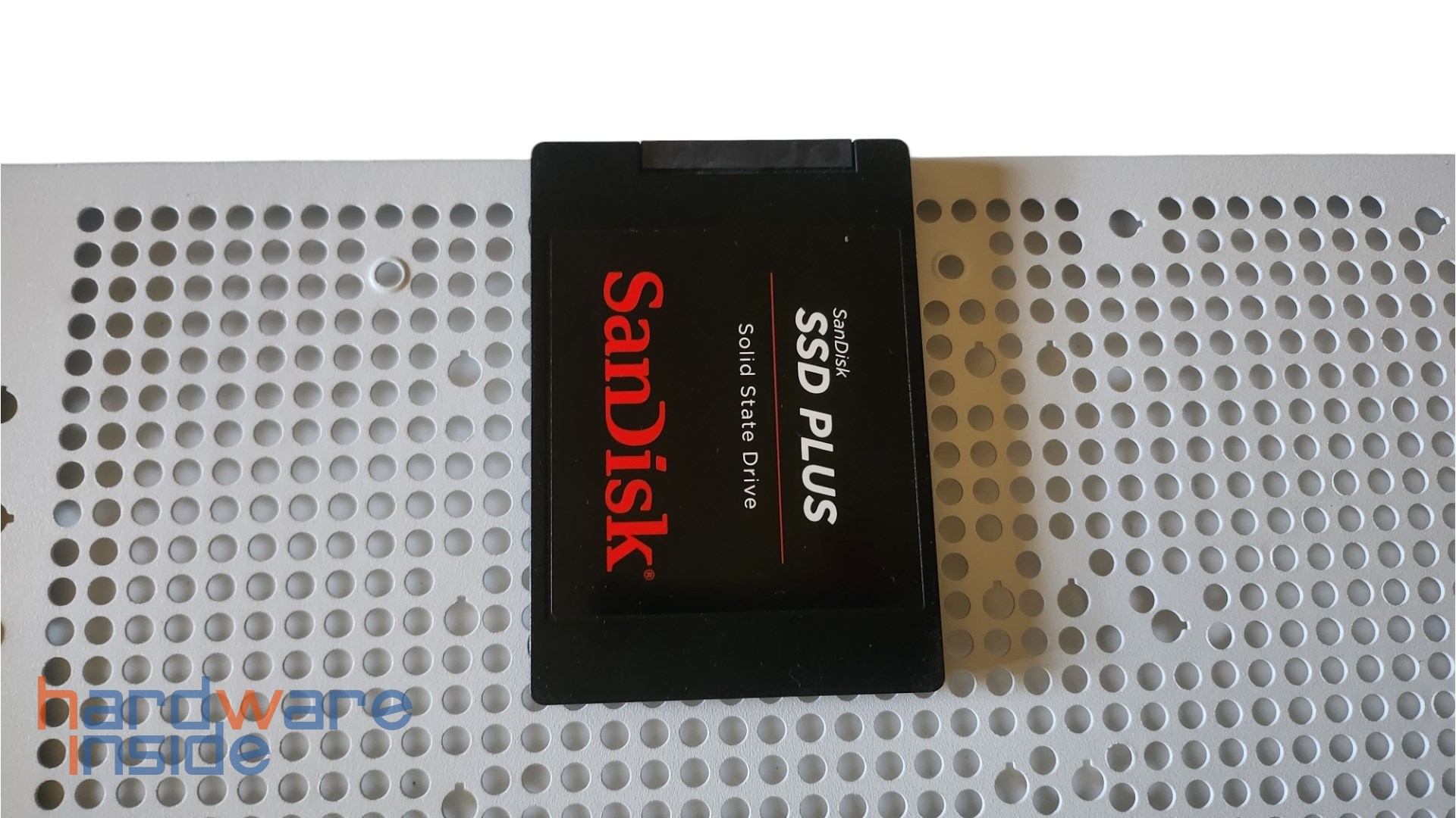 sharkoon-rebel-c50-rgb-ssd-montage (2).jpg