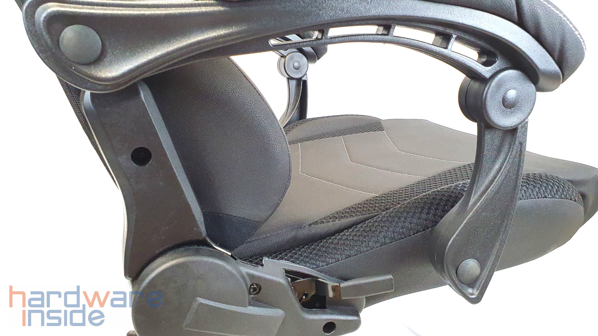 snakebyte-gamingseat_evo-rechts_knopf.png