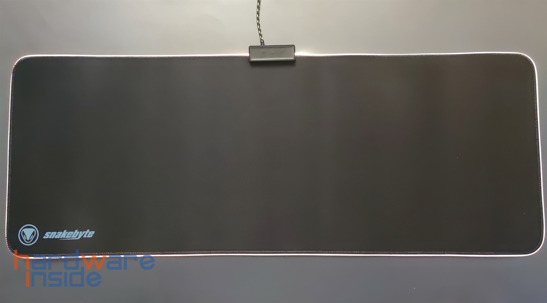 snakebyte-mousepad-ultra-rgb-xl-beleuchtung (3).jpg