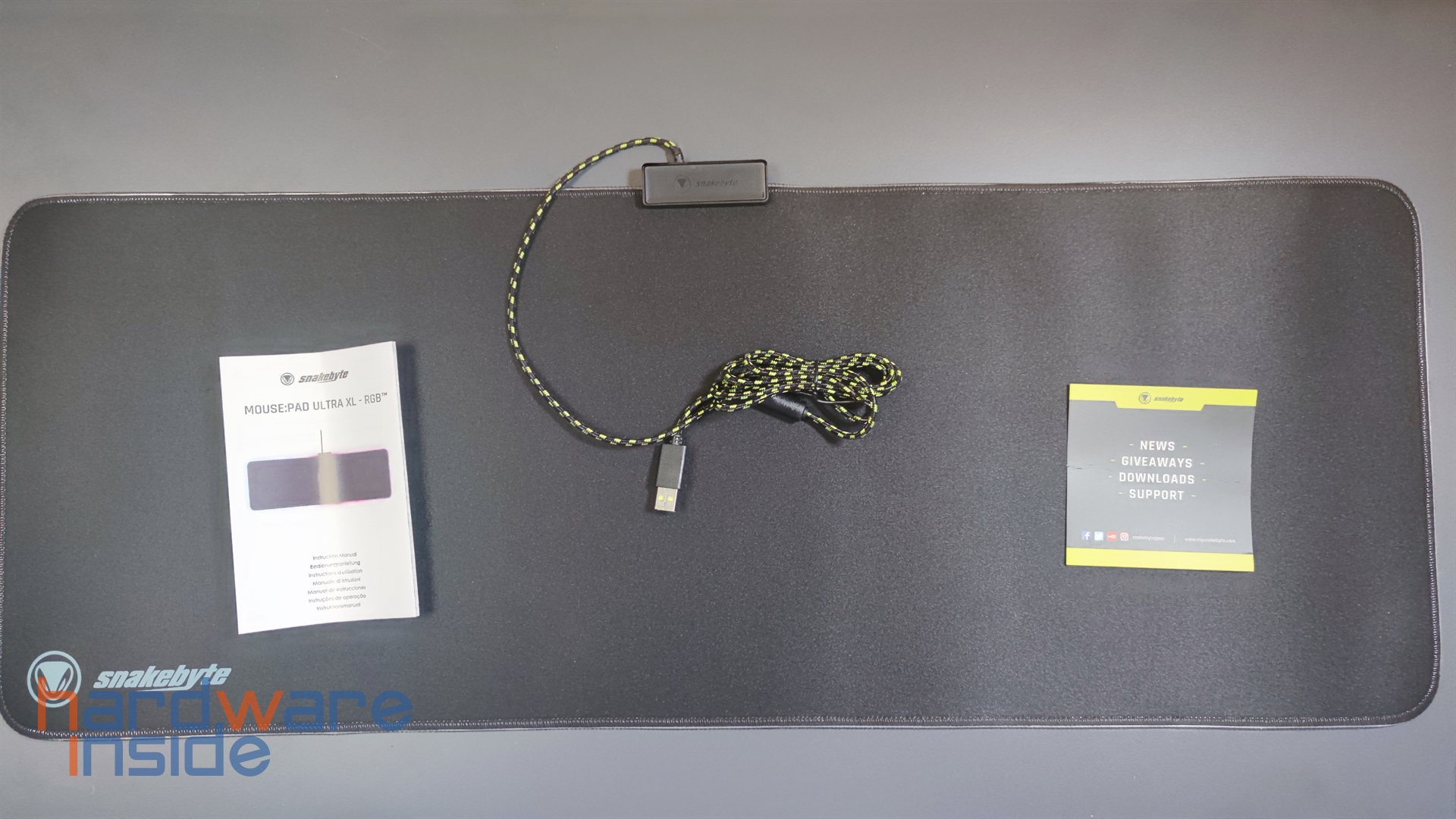 snakebyte-mousepad-ultra-rgb-xl-inhalt (1).jpg