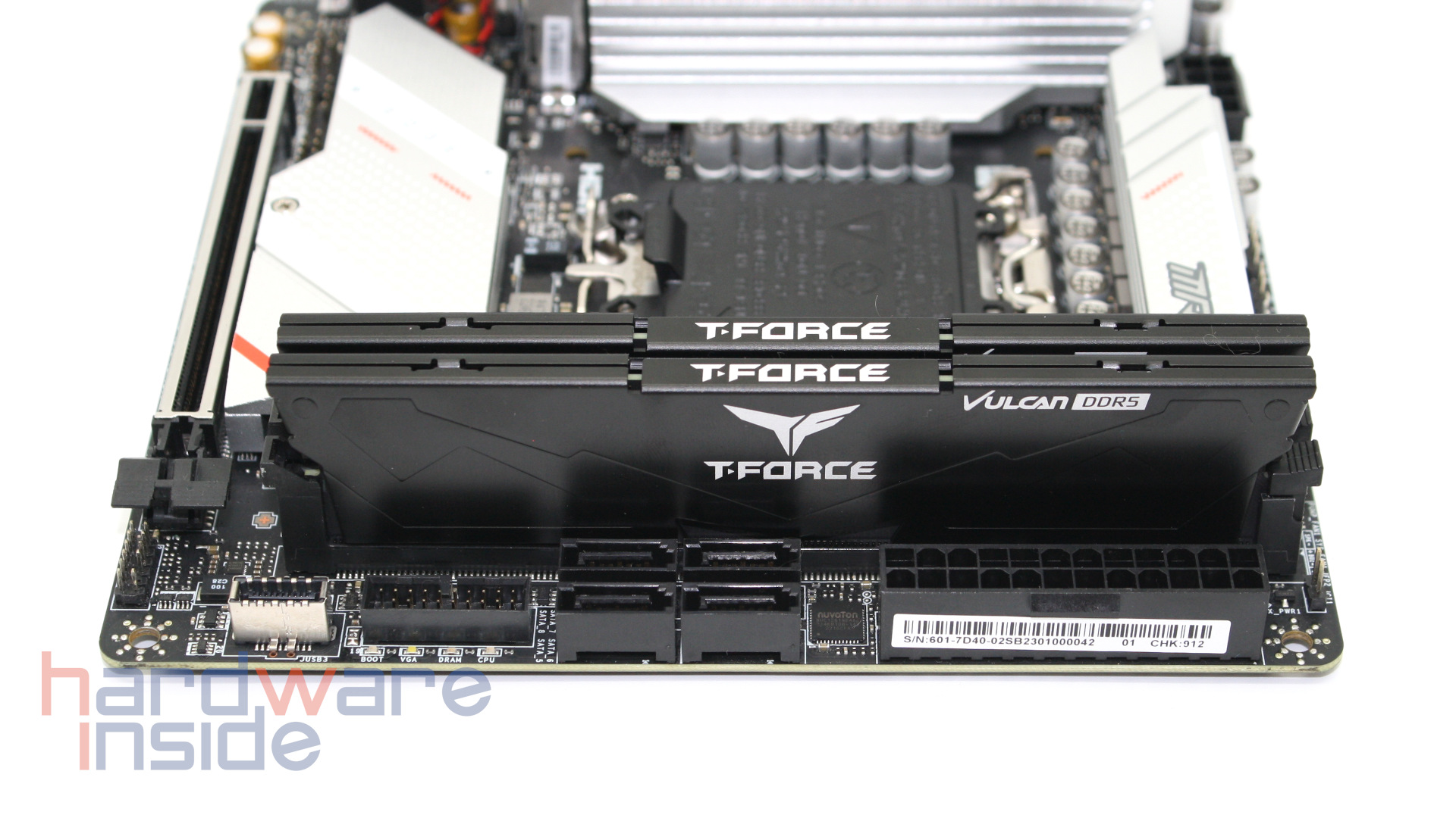 TeamGroup T-Force VULCAN DDR5-5600 eingesteckt in einem MSI MPG B760I EDGE WIFI