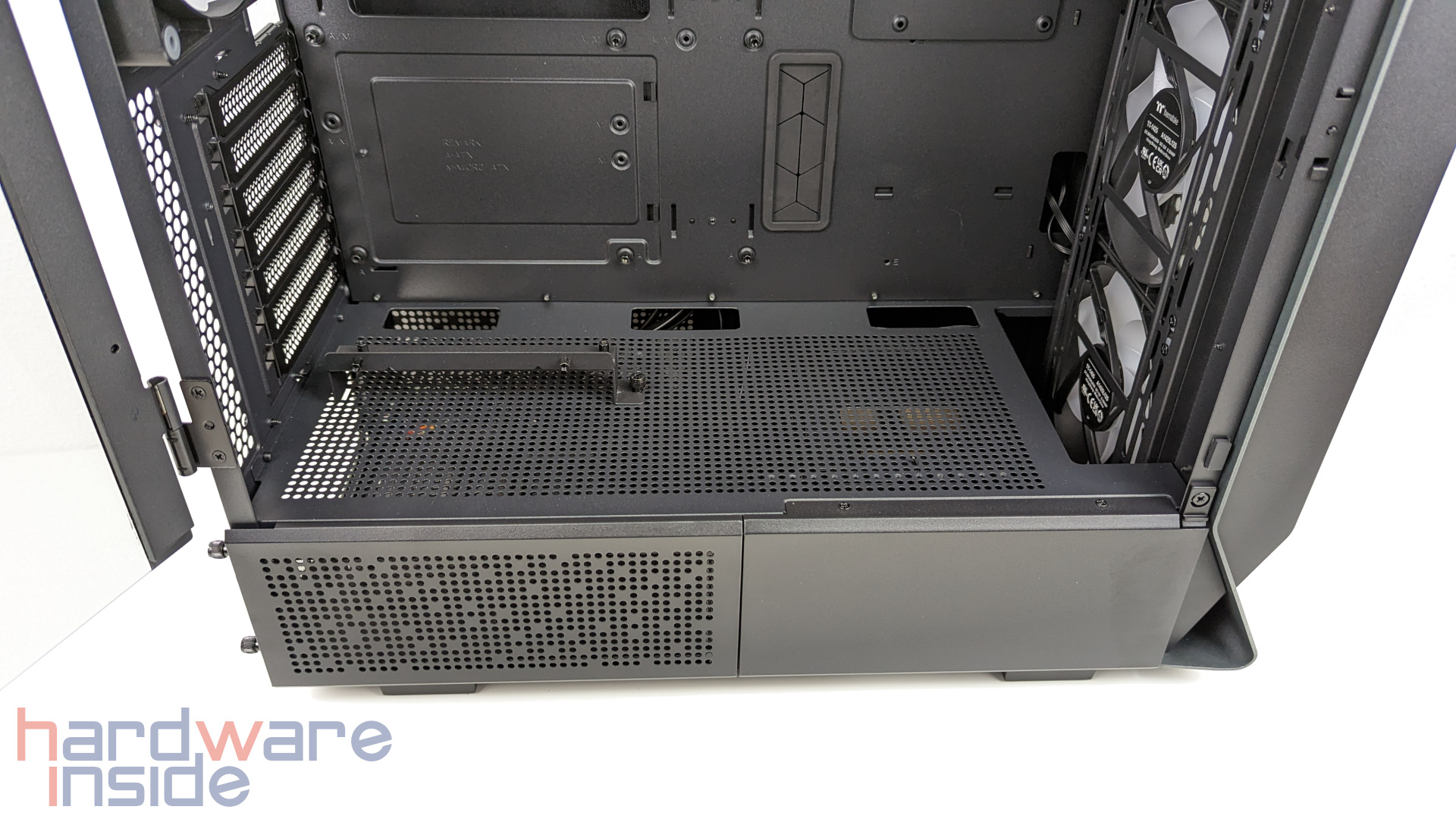 Thermaltake Ceres 500 TG ARGB_9