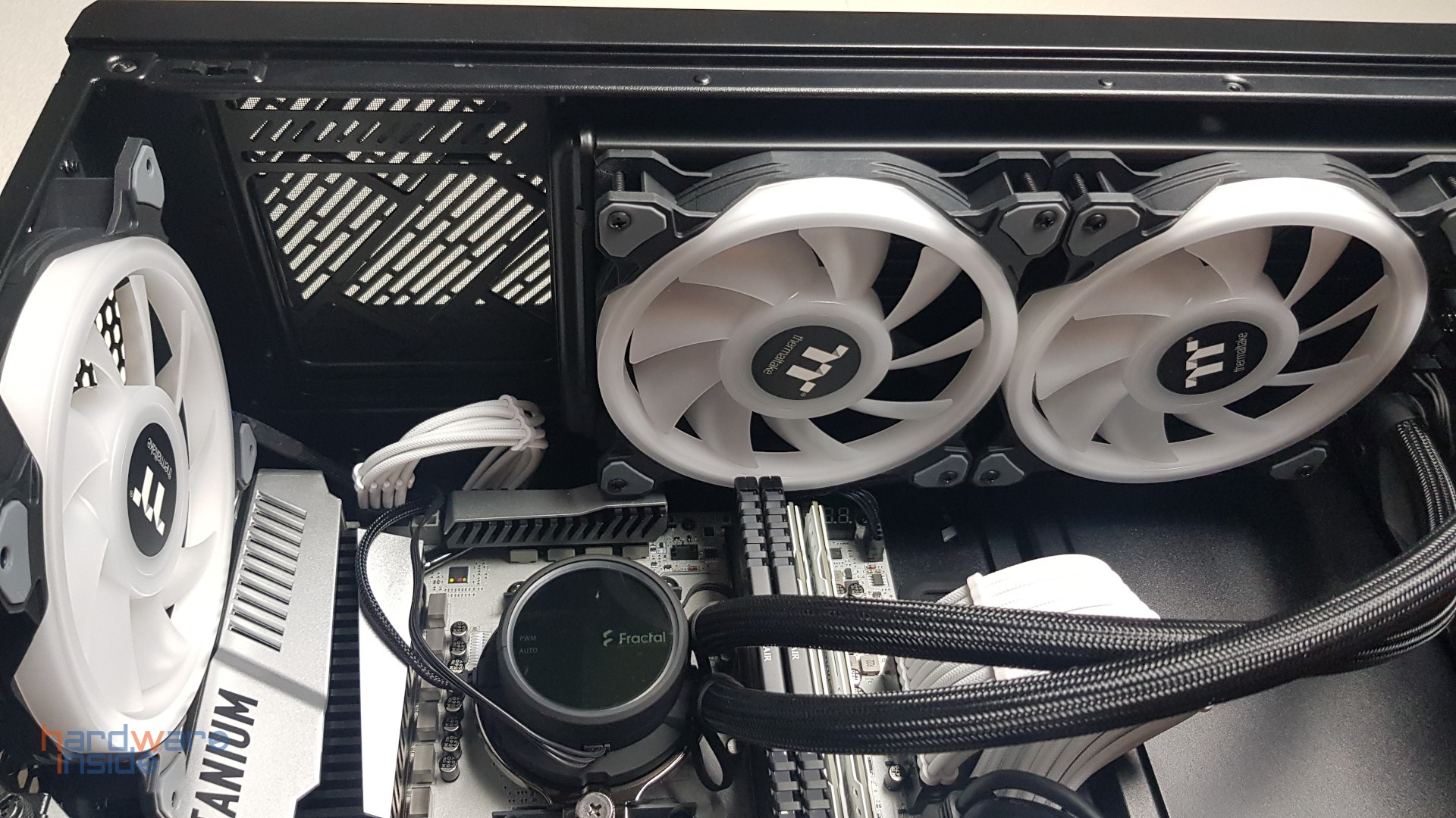 Thermaltake Riing Quad 14 RGB Radiator Fan TT Premium Edition Fan 3er Pack - 22.jpg