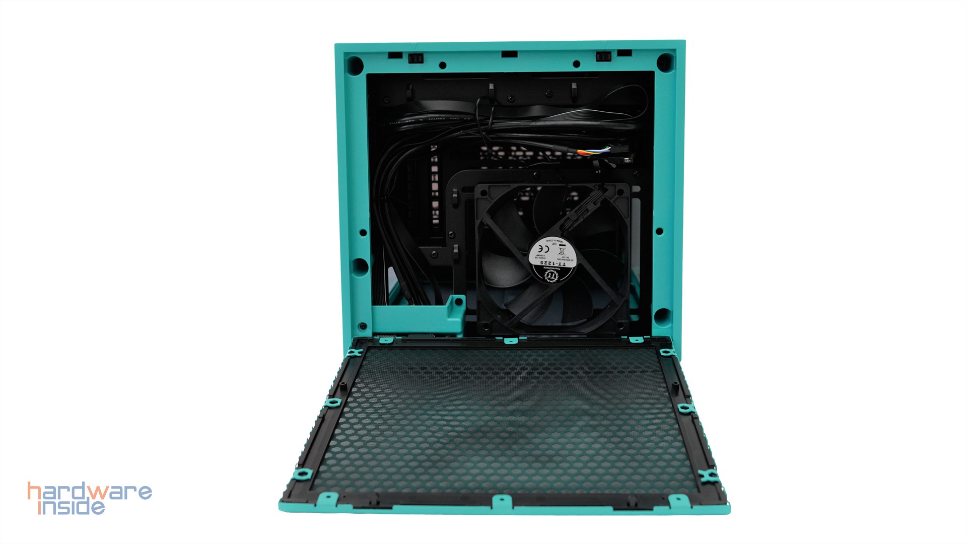thermaltake-the-tower-100-turquoise-mini-deckel-offen.JPG