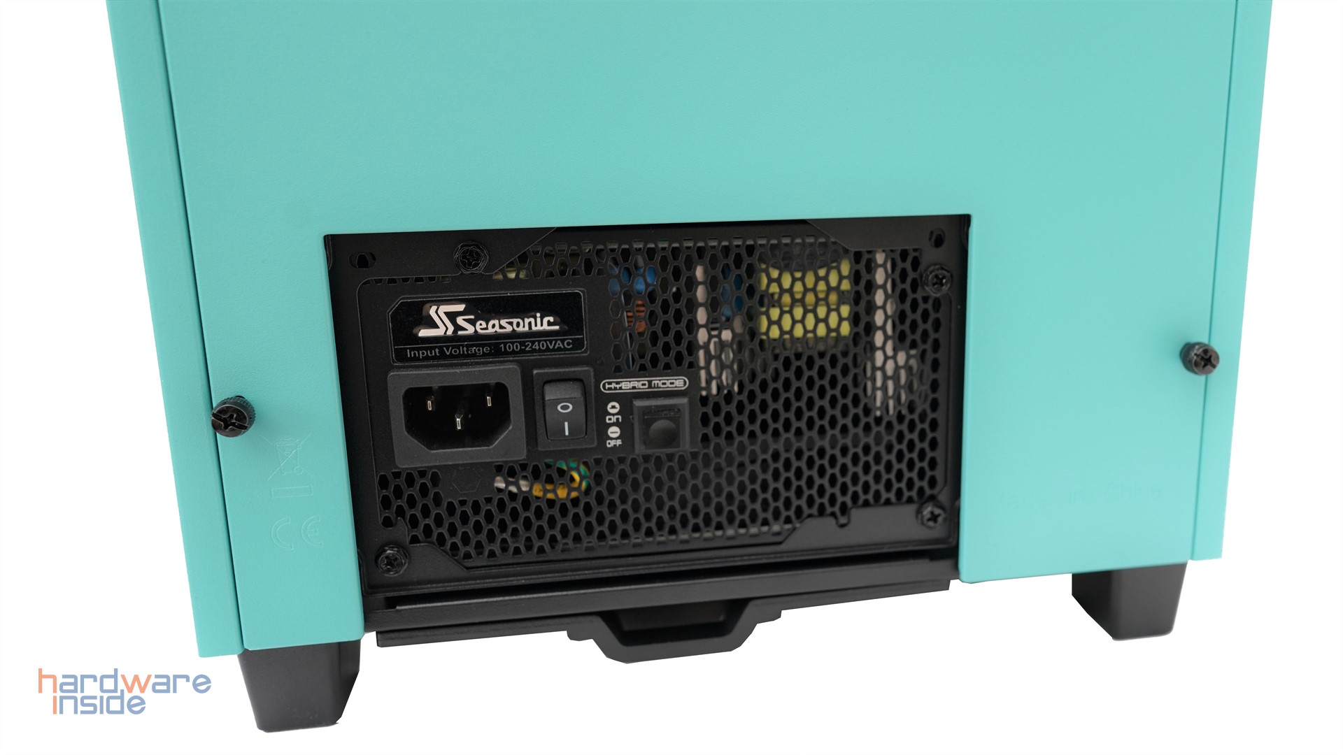 thermaltake-the-tower-100-turquoise-mini-netzteil-hinten.JPG