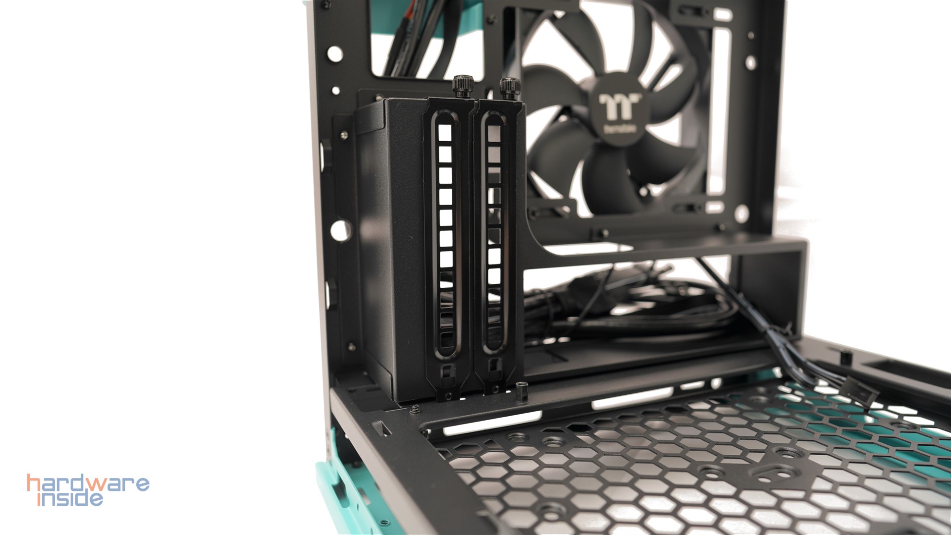 thermaltake-the-tower-100-turquoise-mini-pci-slots.JPG