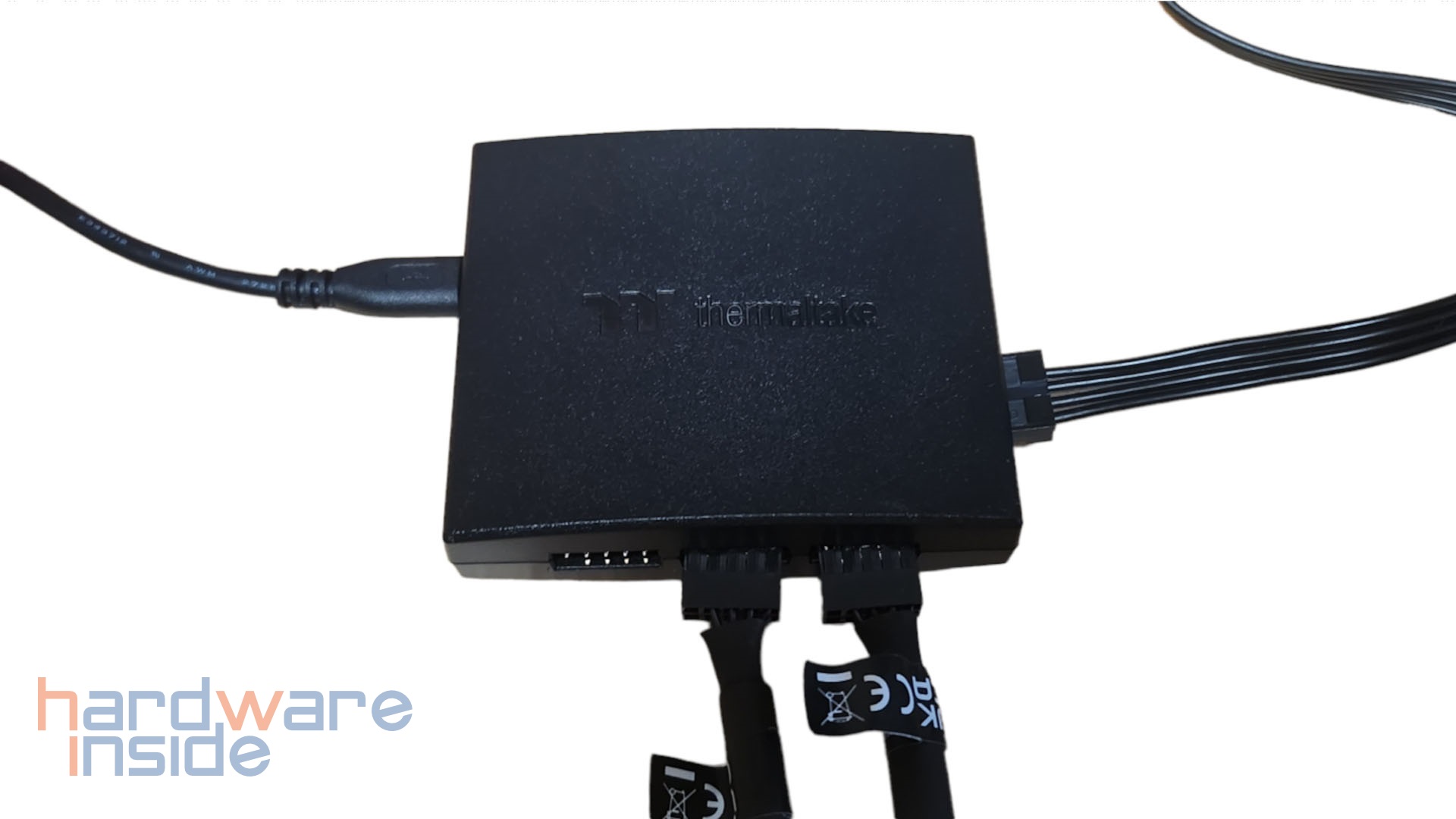 thermaltake-thoughliquid-ultra-280-rgb-controller-montage (2).jpg