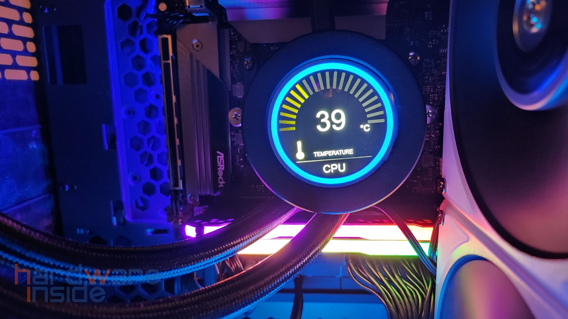 thermaltake-thoughliquid-ultra-280-rgb-display.jpg
