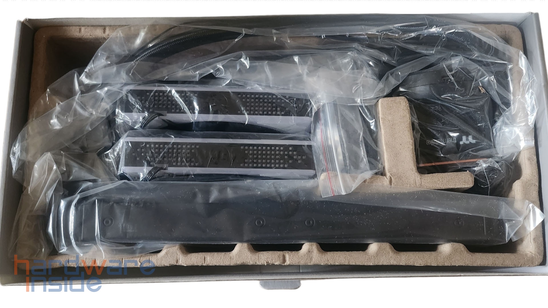 thermaltake-thoughliquid-ultra-280-rgb-inhalt (1).jpg