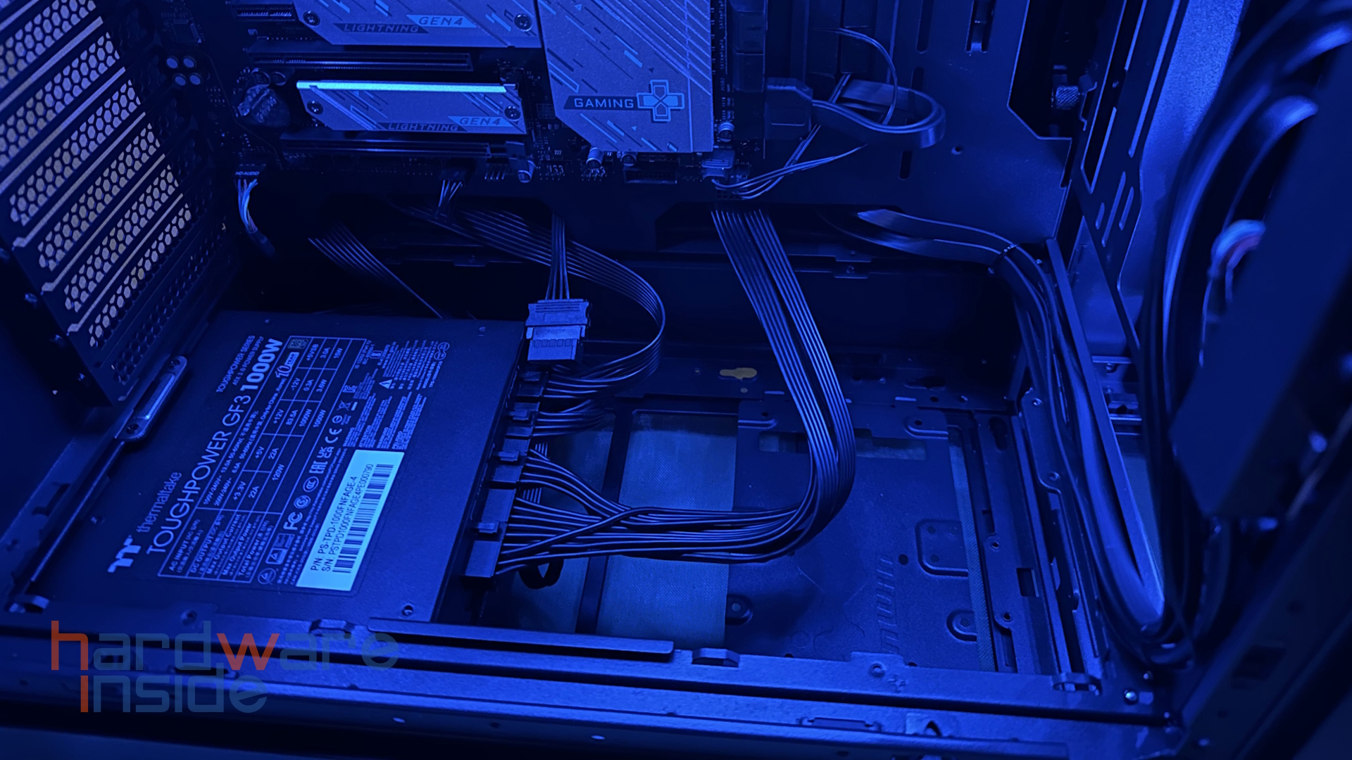 Thermaltake TOUGHPOWER GF3 - 1000W - 16.jpg