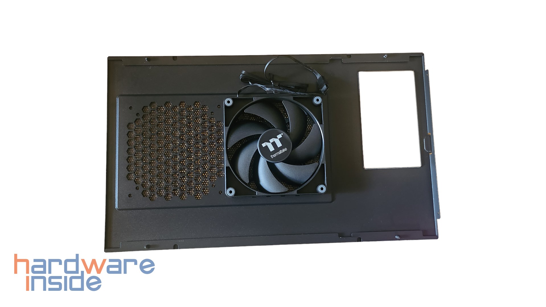 thermaltake-tower-200-details (12).jpg