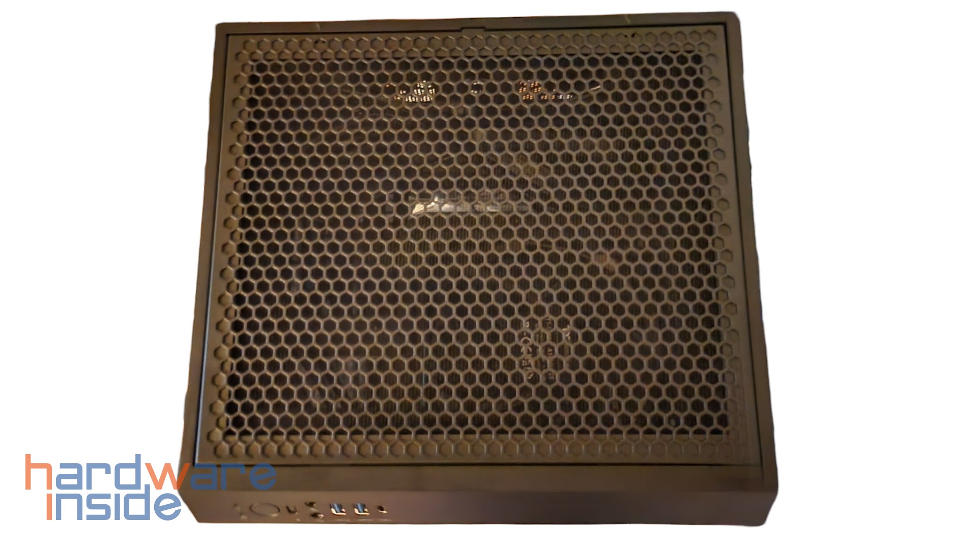 thermaltake-tower-200-details (4).jpg