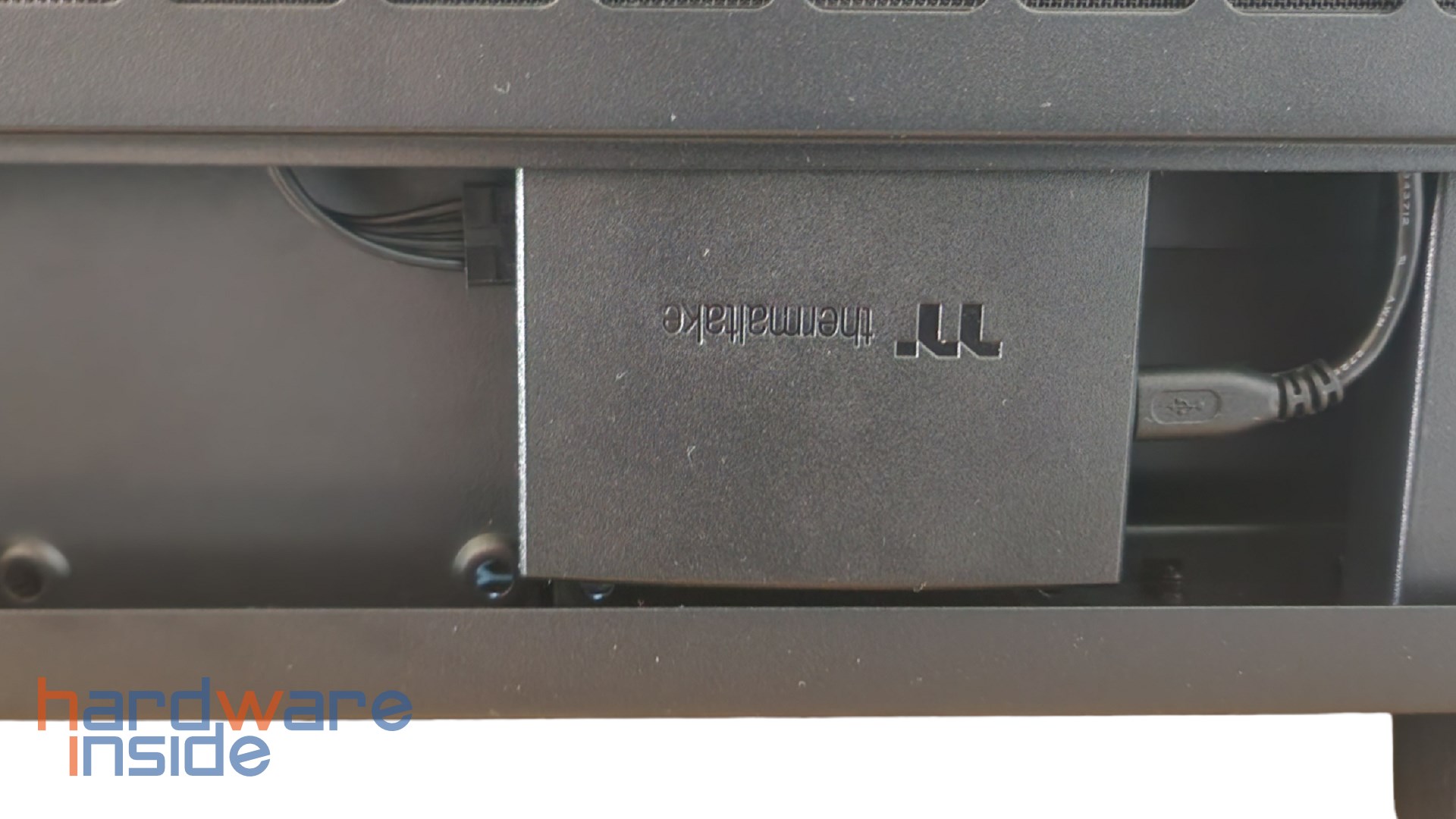 thermaltake-tower-200-rgb-hub-montage (3).jpg