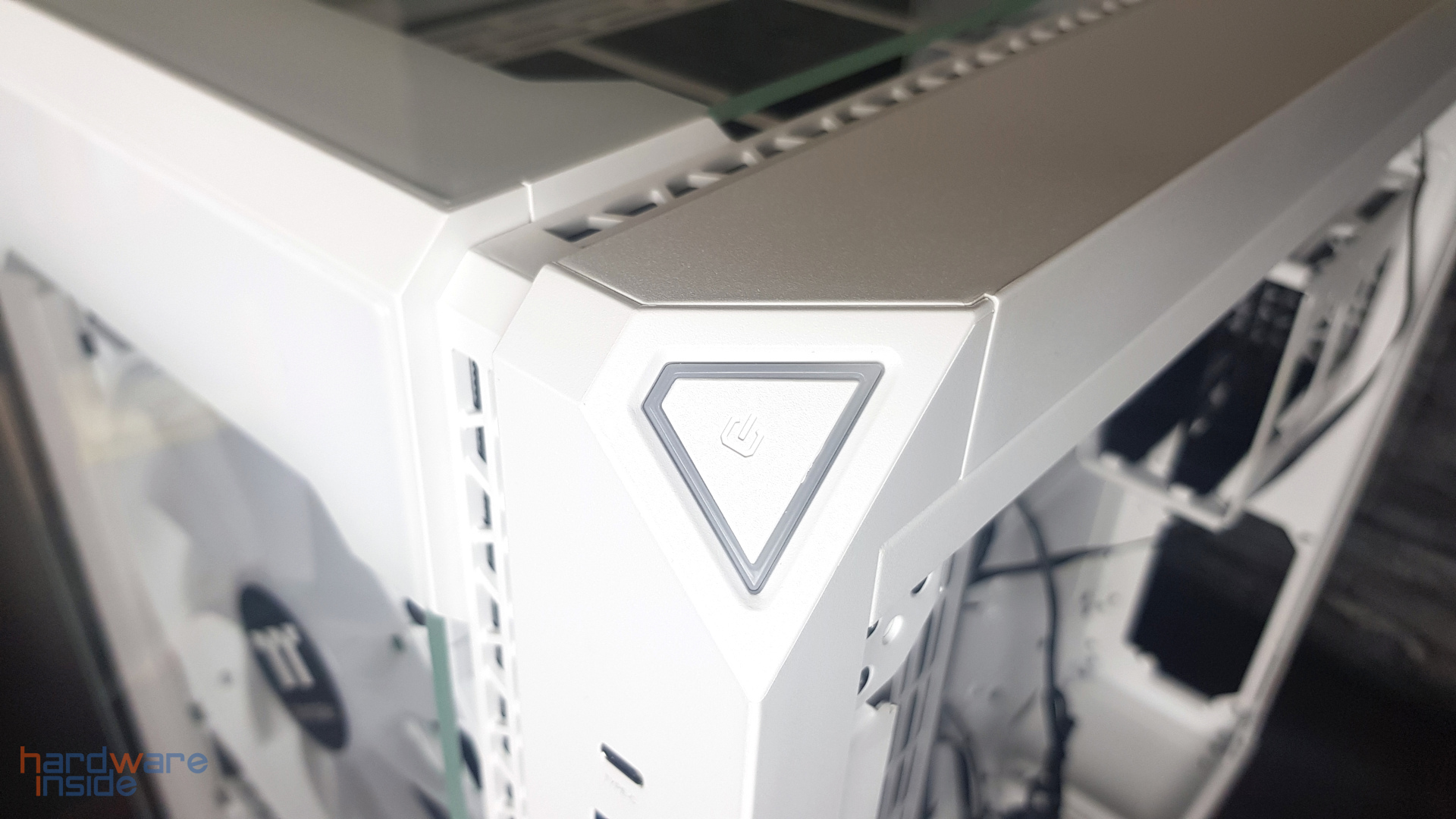 Thermaltake View 51 TG Snow ARGB Edition - 12.jpg