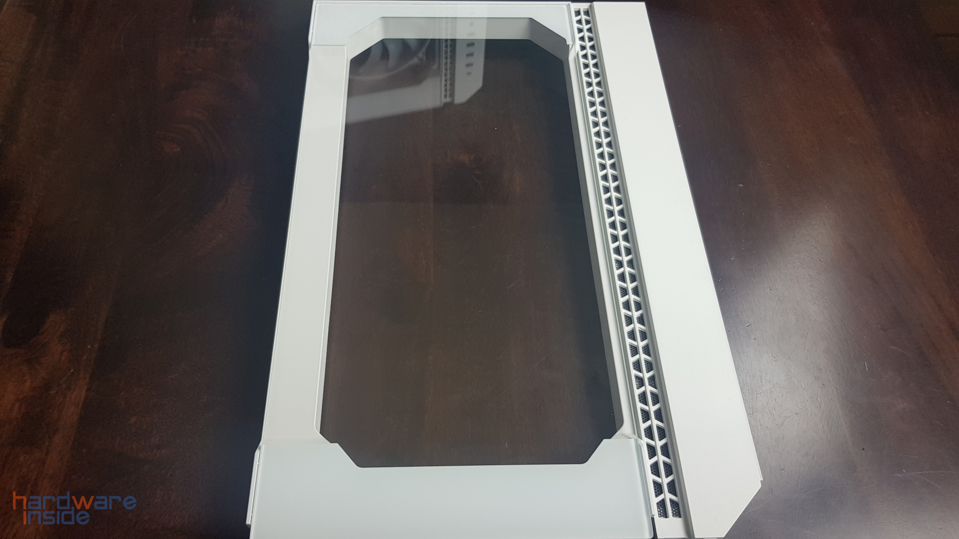 Thermaltake View 51 TG Snow ARGB Edition - 17.jpg