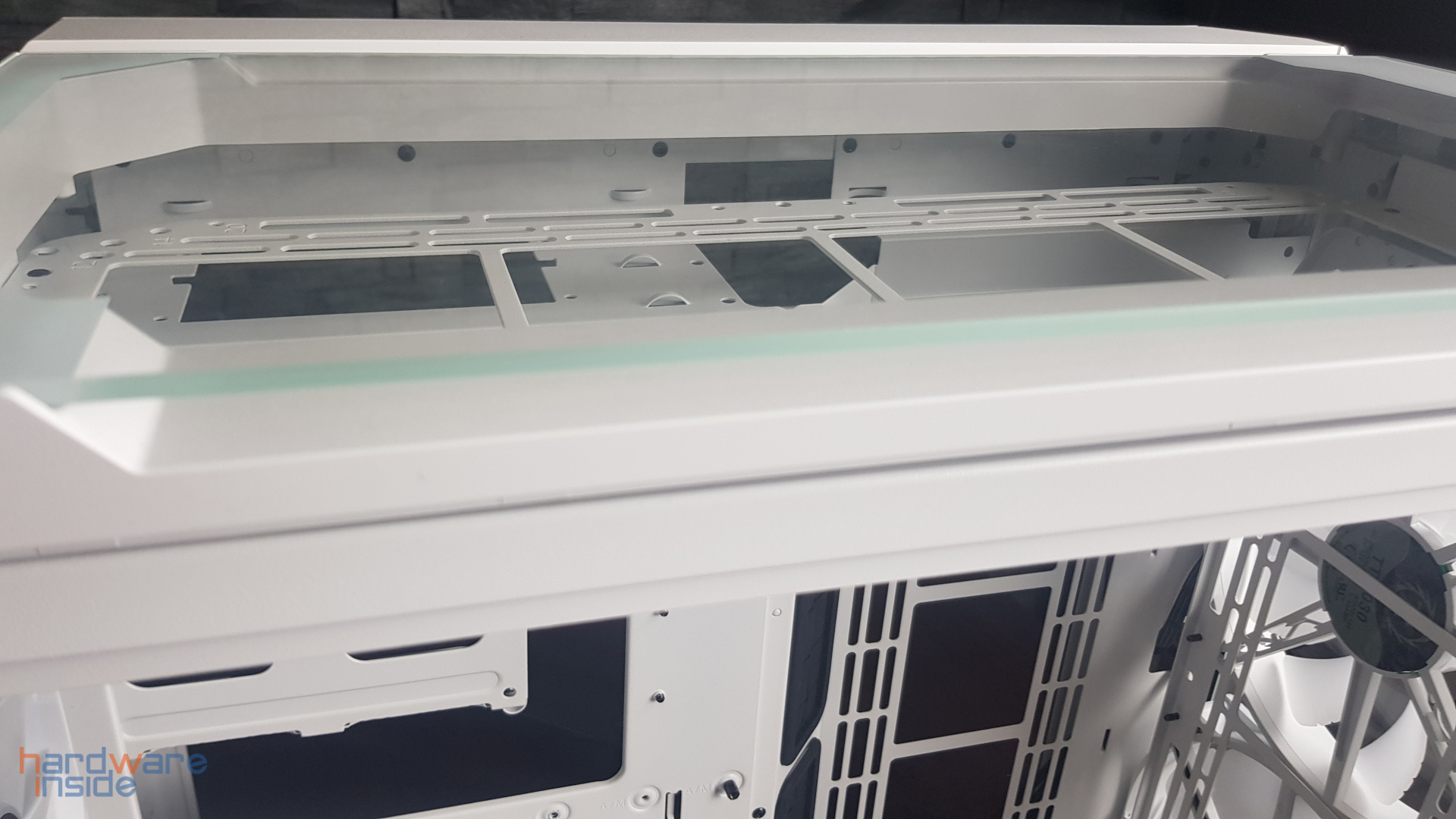 Thermaltake View 51 TG Snow ARGB Edition - 19.jpg