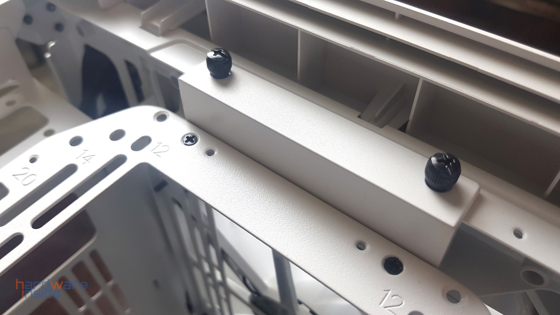 Thermaltake View 51 TG Snow ARGB Edition - 21.jpg