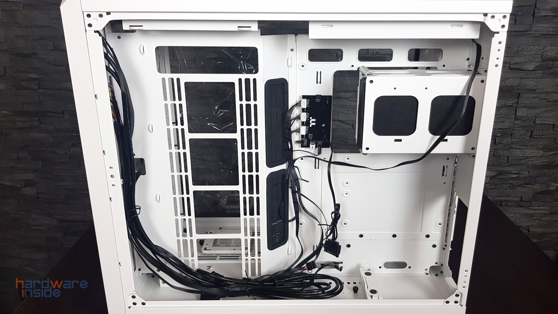 Thermaltake View 51 TG Snow ARGB Edition - 29.jpg