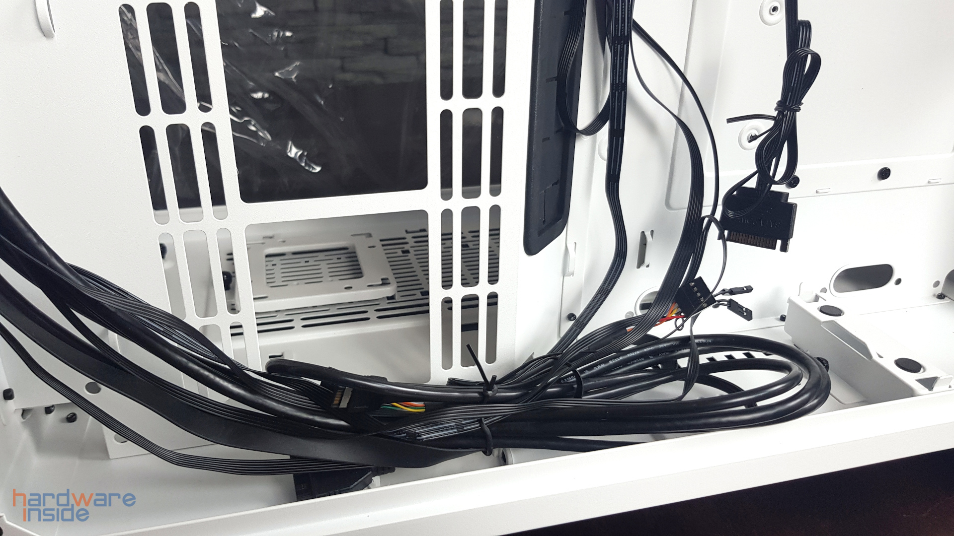 Thermaltake View 51 TG Snow ARGB Edition - 33.jpg