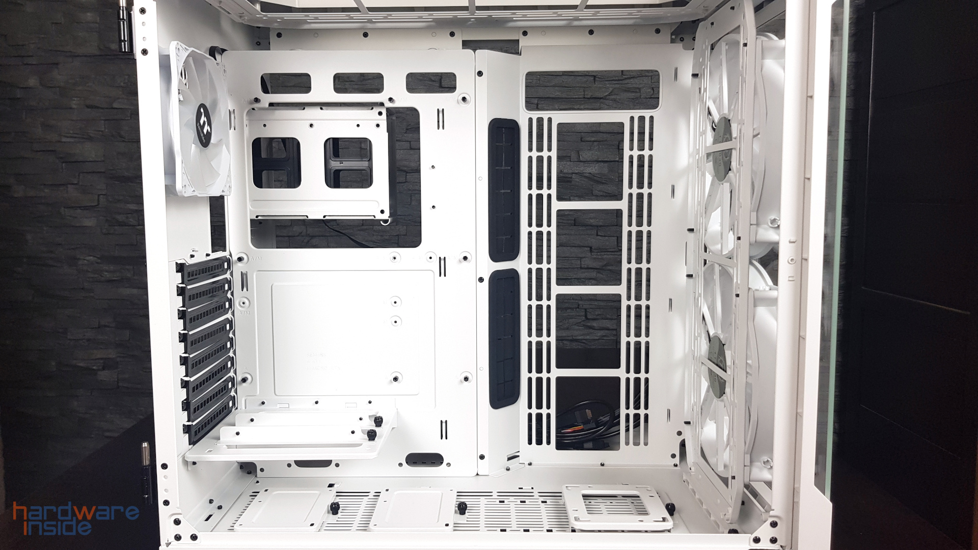 Thermaltake View 51 TG Snow ARGB Edition - 34.jpg