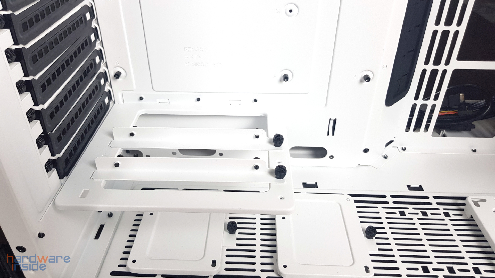 Thermaltake View 51 TG Snow ARGB Edition - 35.jpg