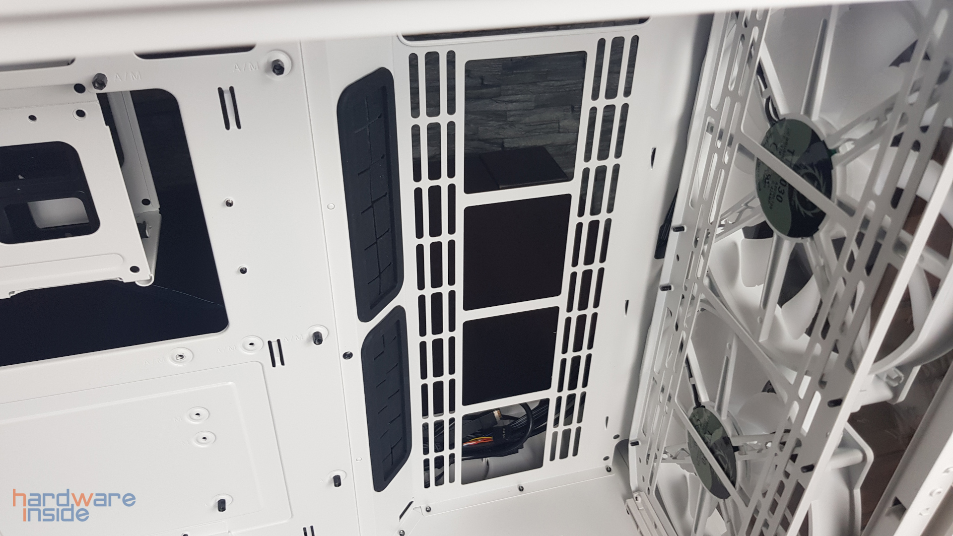 Thermaltake View 51 TG Snow ARGB Edition - 36.jpg