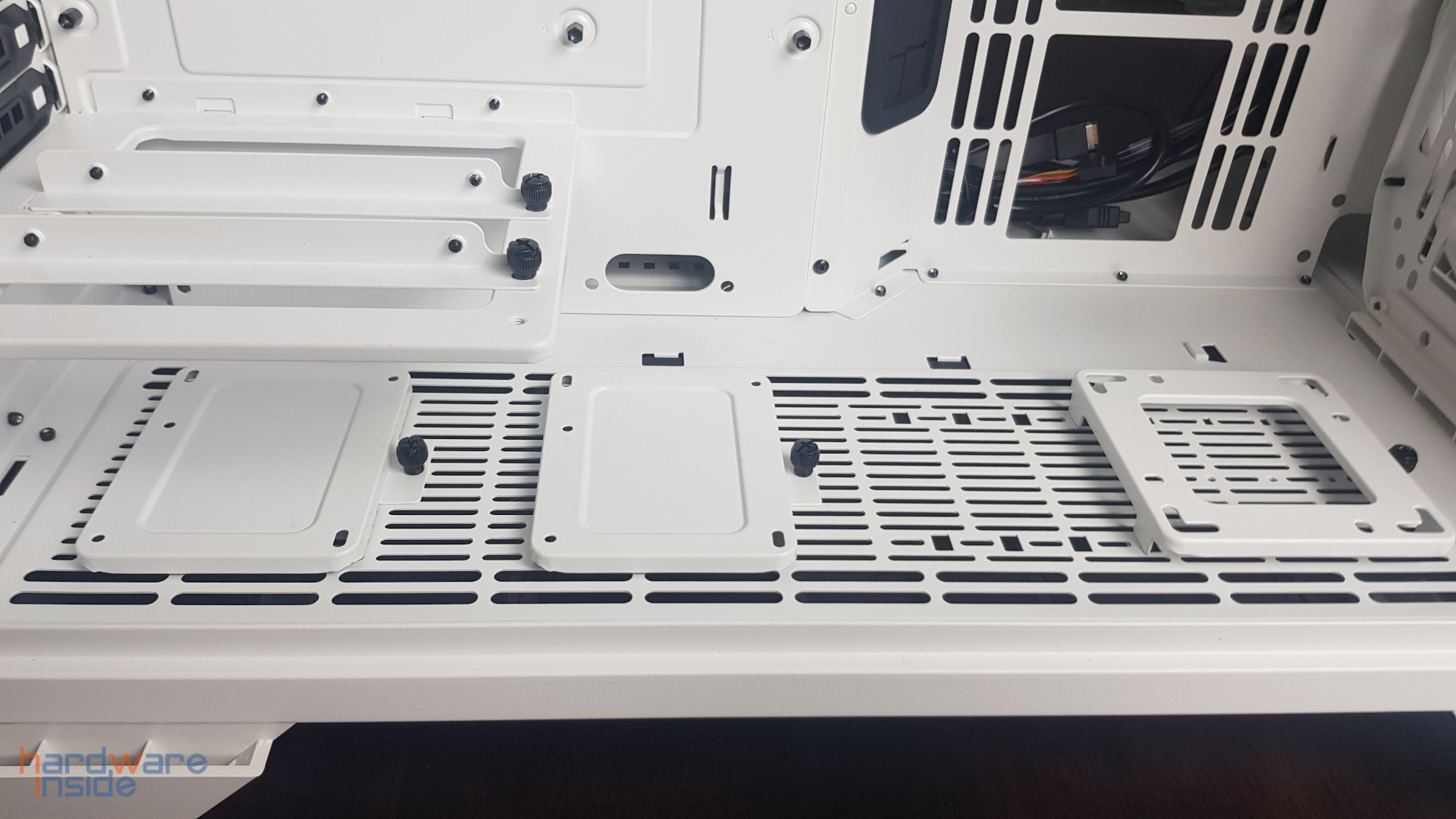 Thermaltake View 51 TG Snow ARGB Edition - 38.jpg