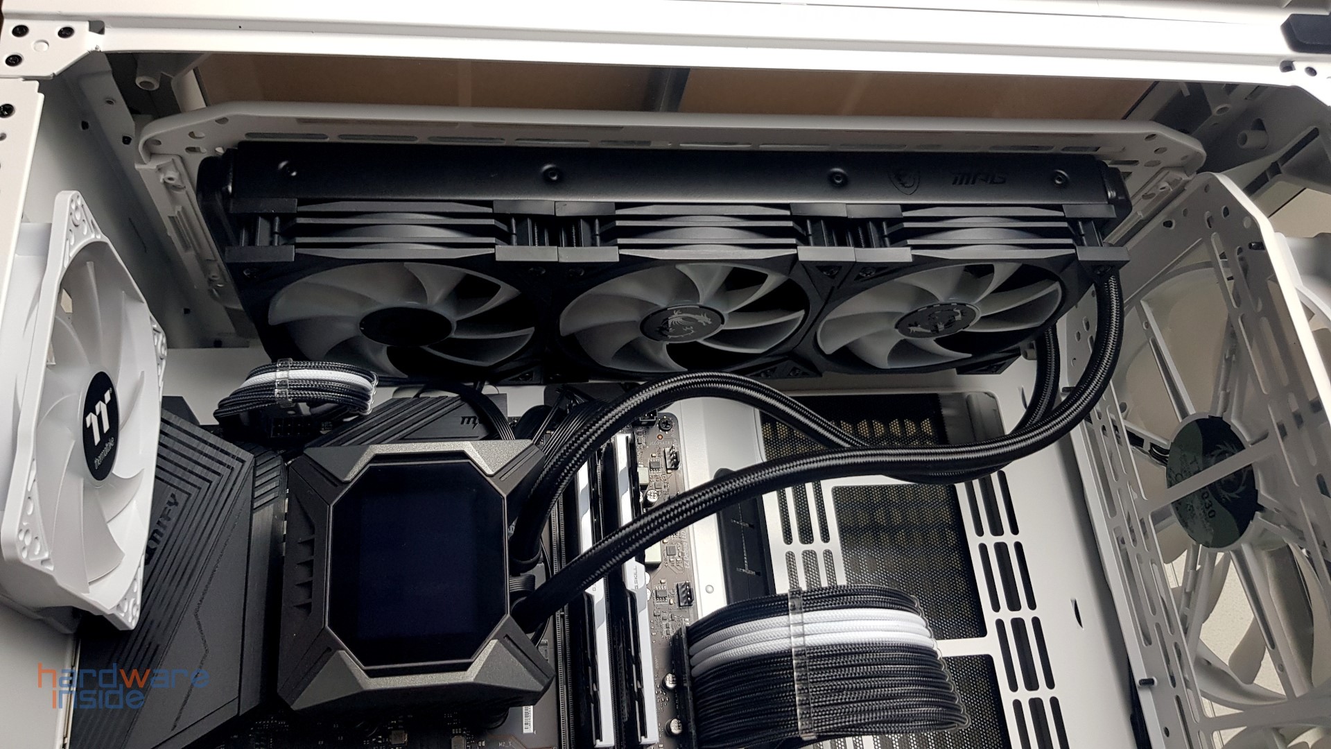 Thermaltake View 51 TG Snow ARGB Edition - 40-1.jpg