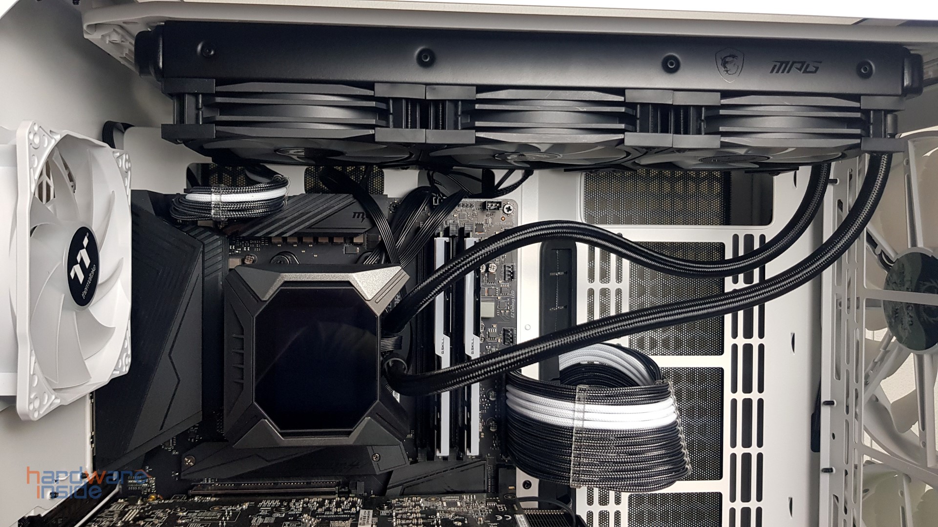 Thermaltake View 51 TG Snow ARGB Edition - 40-2.jpg