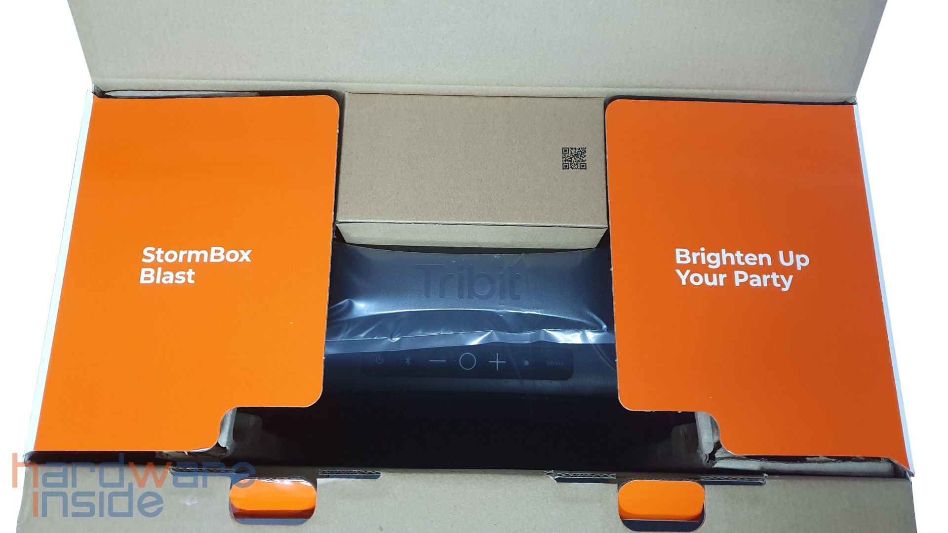 tribit-stormbox-blast-verpackung-auspacken-oben-offen.jpg